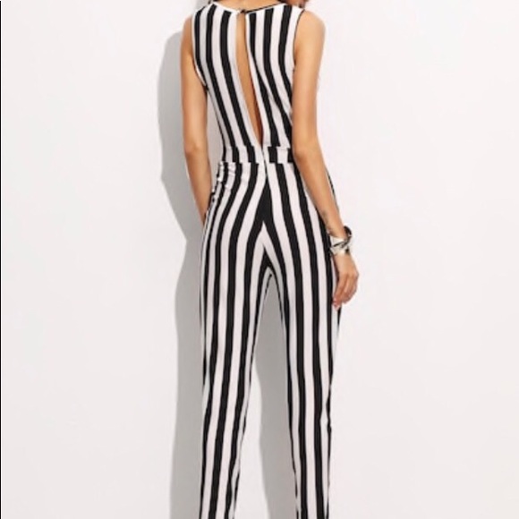 🎹 Black & White Striped Jumpsuit🎹 - Picture 4 of 8